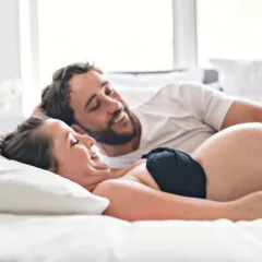 סקס בהריון: האם מותר, מתי אסור ומה חשוב לדעת? המדריך המלא ליחסי מין בהריון